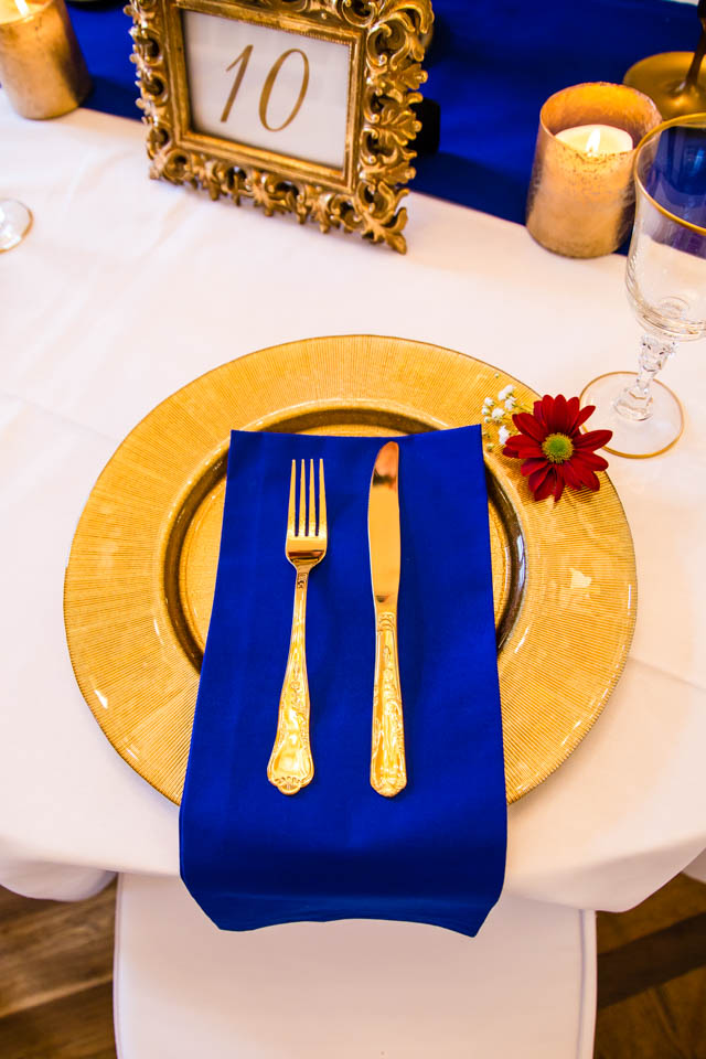 Hochzeitstisch mit gold und blau