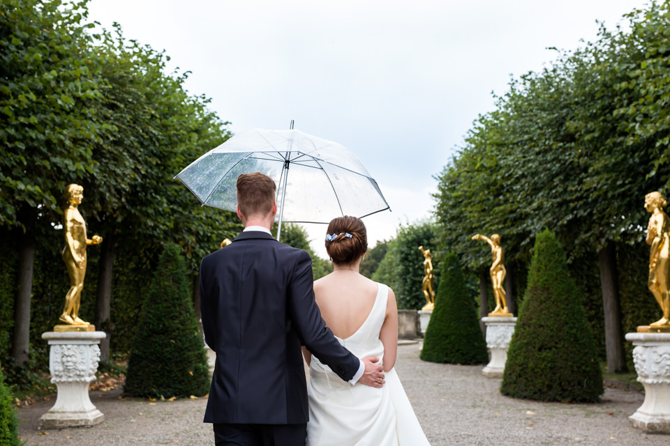 Regnerisches Brautpaarshooting in den Herrenhäuser Gärten Hannover