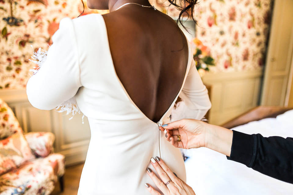 Brautkleid beim Getting Ready im Hotel Detmolder Hof