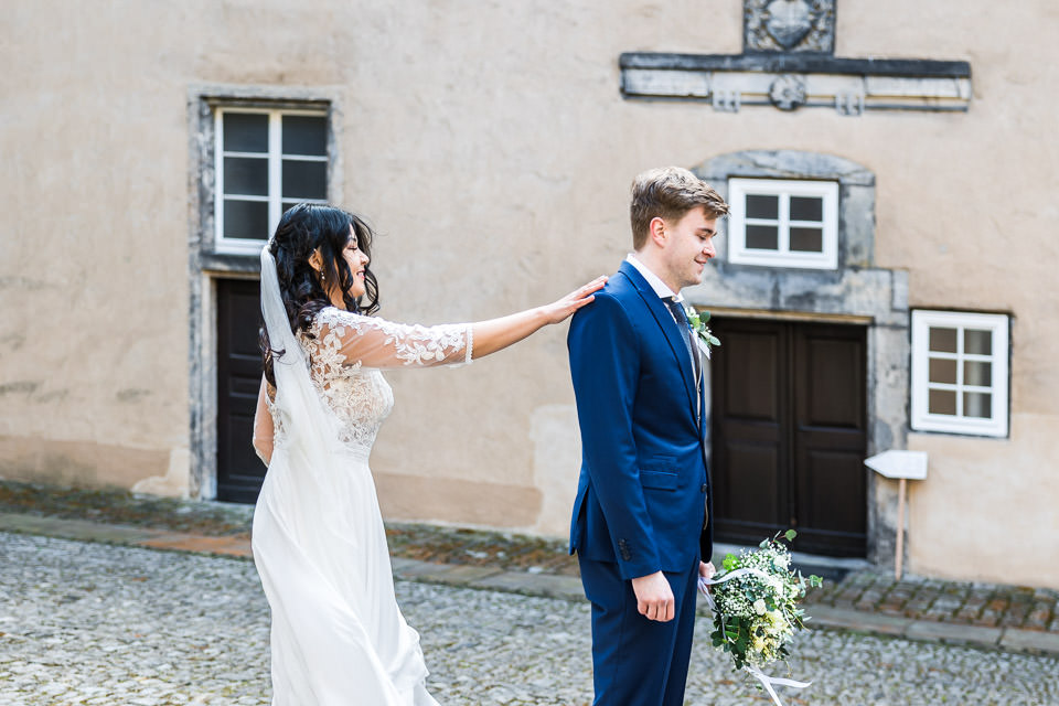 Heimlicher First Look zur Hochzeit auf Schloss Detmold