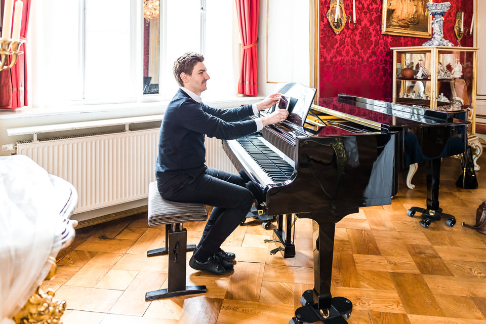 Pianist für standesamtliche Trauung auf Schloss Detmold