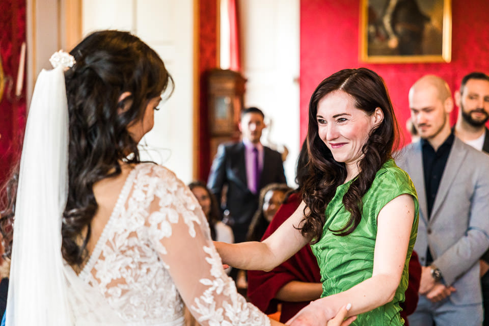Gäste gratulieren zur Hochzeit auf Schloss Detmold