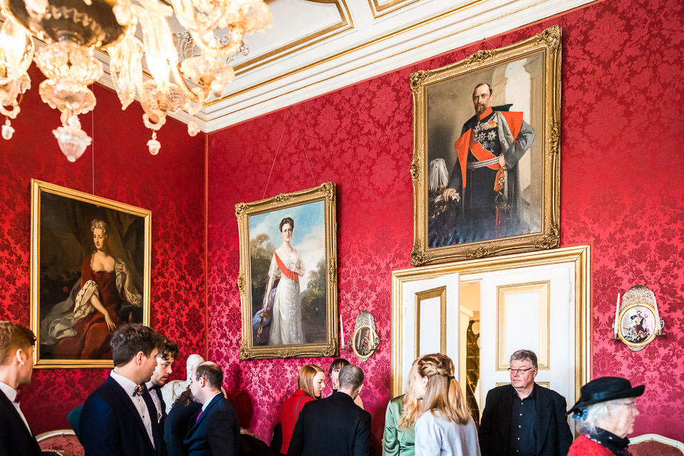Gemälde im roten Saal auf Schloss Detmold