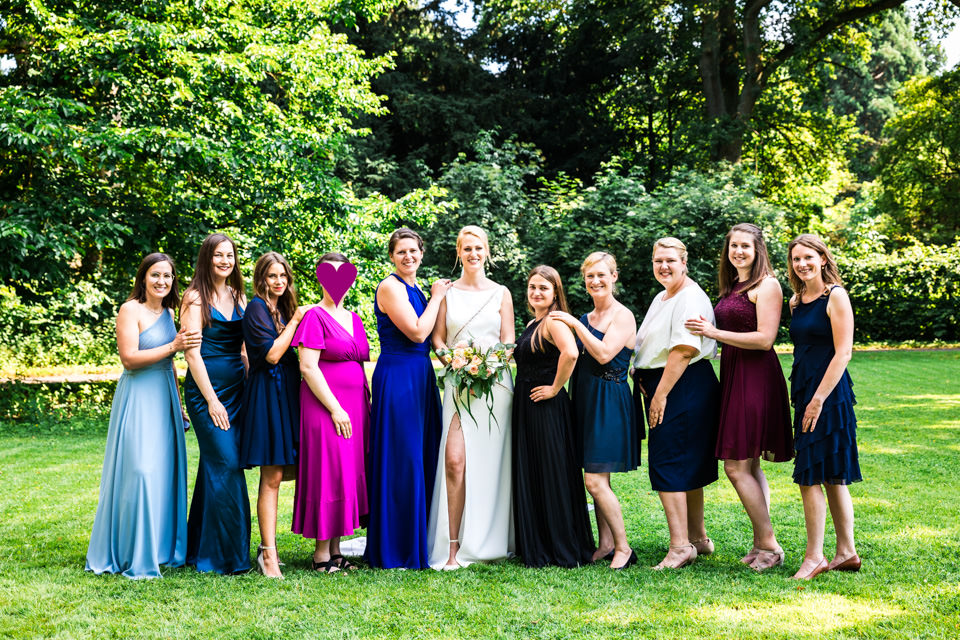Gruppenfoto der Braut mit ihren Mädels