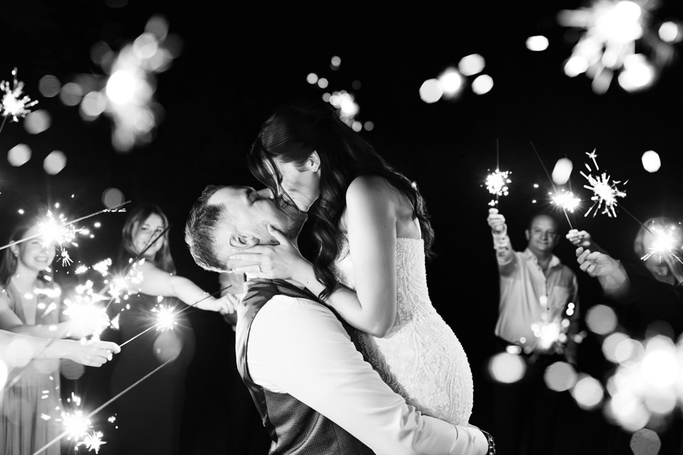 Romantischer Abschluss der Häserhof Raddestorf Hochzeit mit Wunderkerzen.