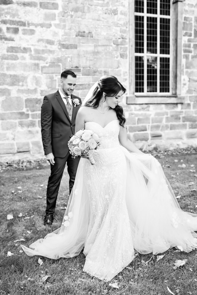 First Look bei Häserhof Alte Schule Raddestorf Hochzeit.